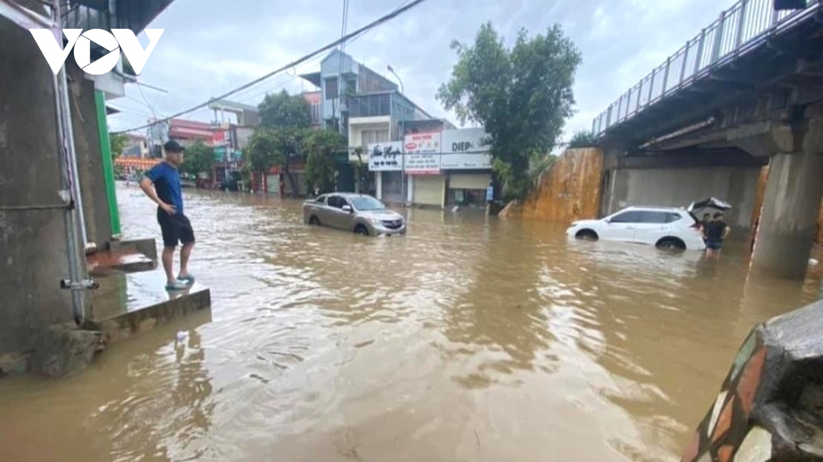 Mực nước sông tại Lạng Sơn vượt báo động 3, sẵn sàng nhân lực để ứng phó